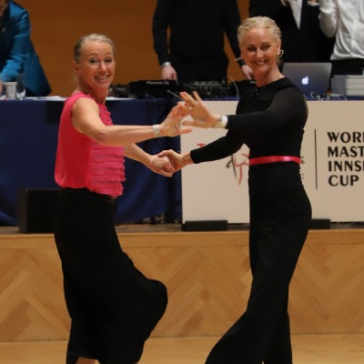 Elisabeth Reitmair & Astrid Lichtenwagner beim Tanzen