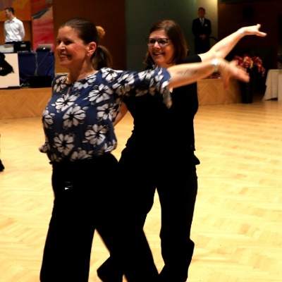 Marion Kuprian & Alexandra Renner beim Tanzen